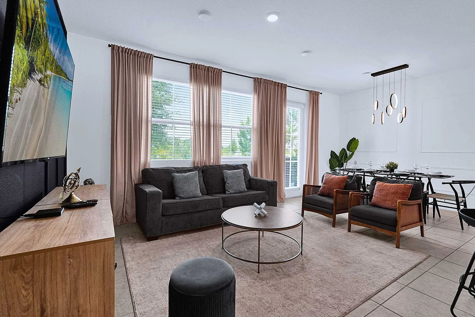 3 bed, 2.0 bath, 1571 sqft, $2,434 — Photo 1