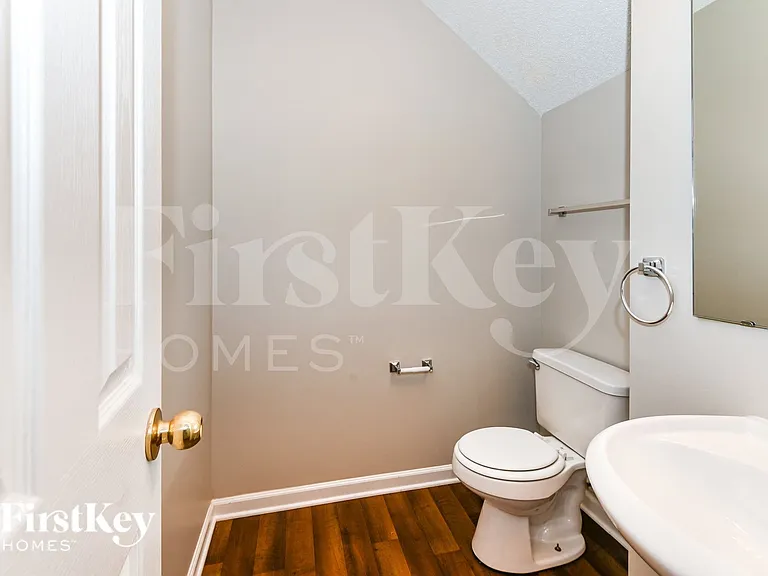 8121 Chatham Oaks Dr — Photo 14