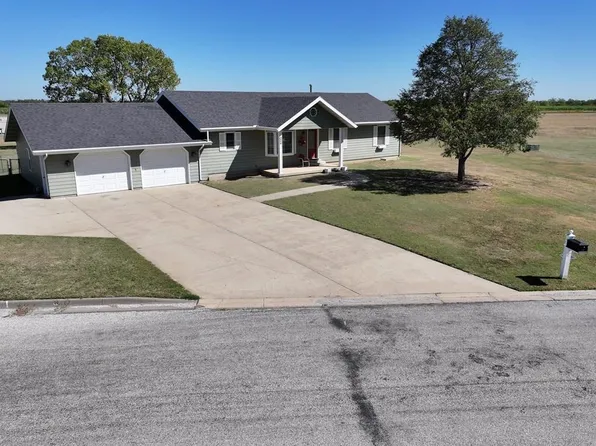 211 Evans St, Ellsworth, KS 67439