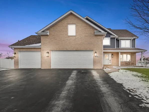 110 Sky View Ln, Beecher, IL 60401