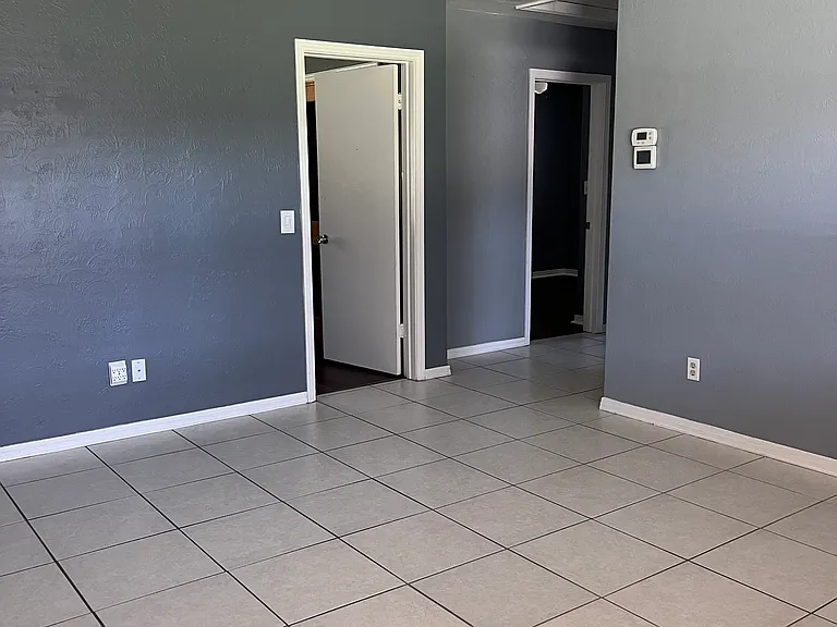 108 E Garland Ct — Photo 13