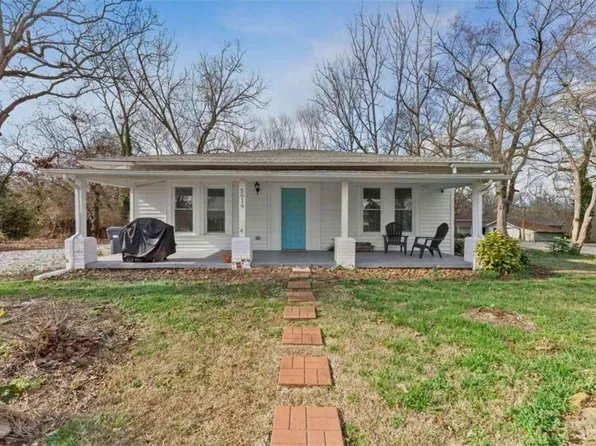 5919 Chattahoochee St, Lula, GA 30554