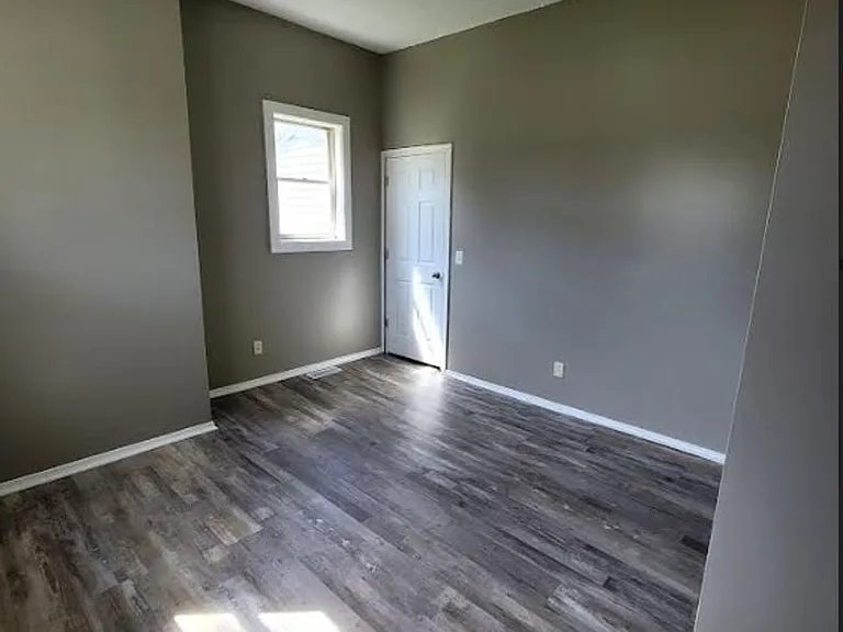 1031 Hartford St — Photo 6
