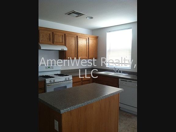 4th image of 2550 Begonia Valley Ave
