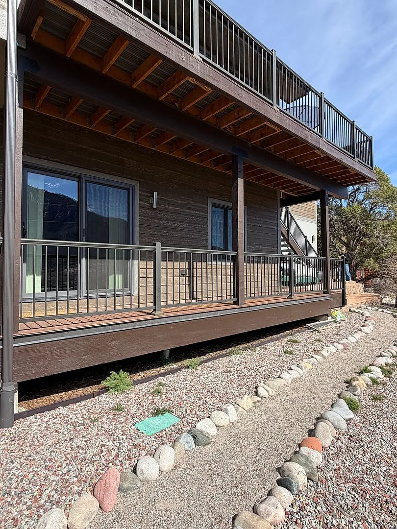 1 Bedroom 1 Bath West Glenwood Apartment for Rent — Photo 1