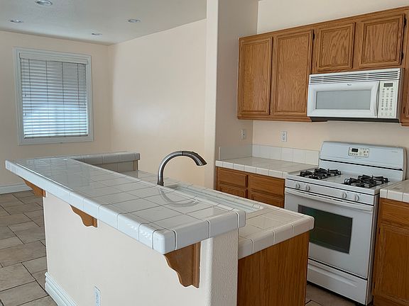 3rd image of 2025 E Harvard Privado APT B