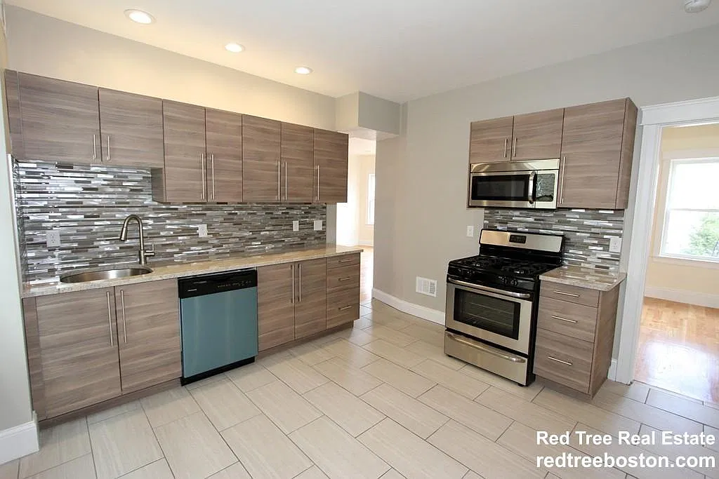 8 Roach St — Photo 2