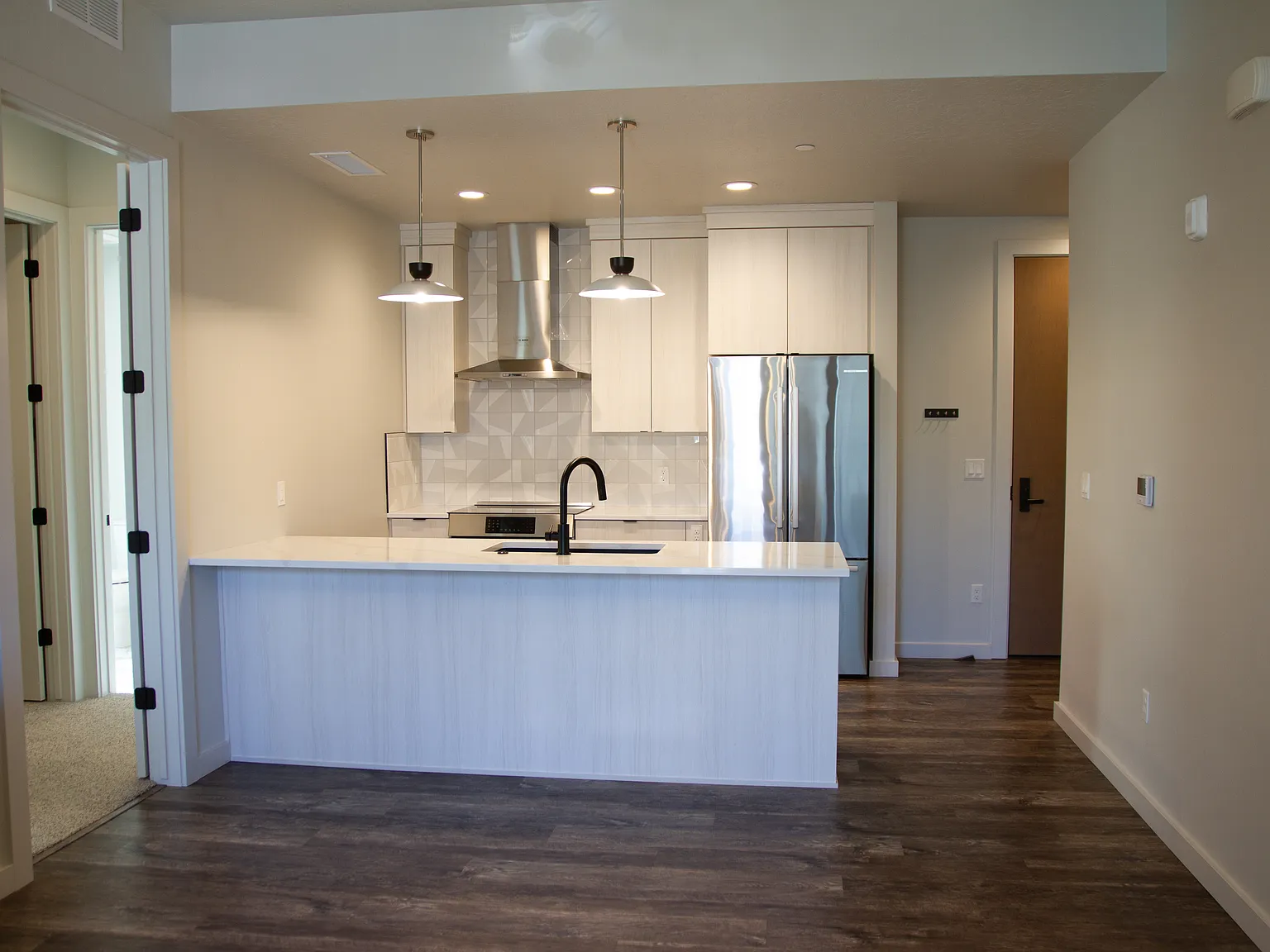2 bed, 1006 sqft, $2,450 — Photo 2
