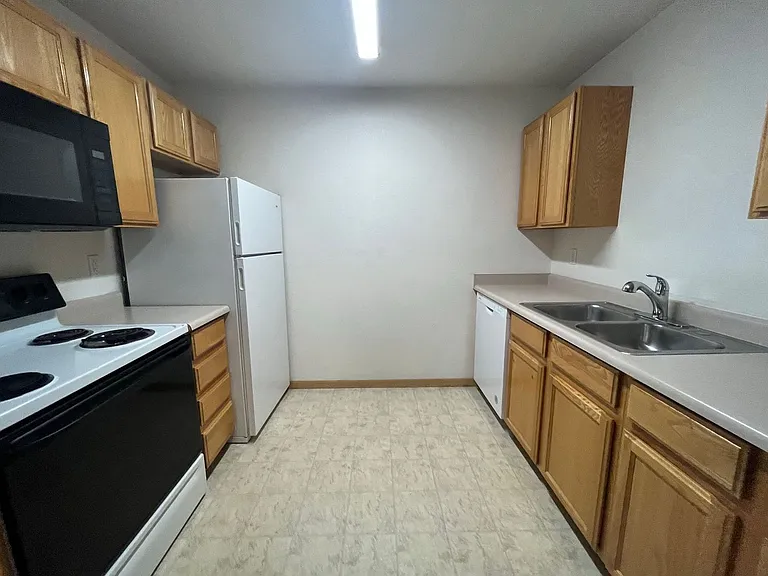 1221 University Ave #D-201 — Photo 5