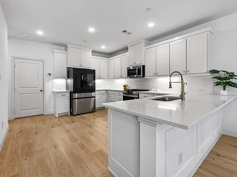 8900 Magnet Dr — Photo 9