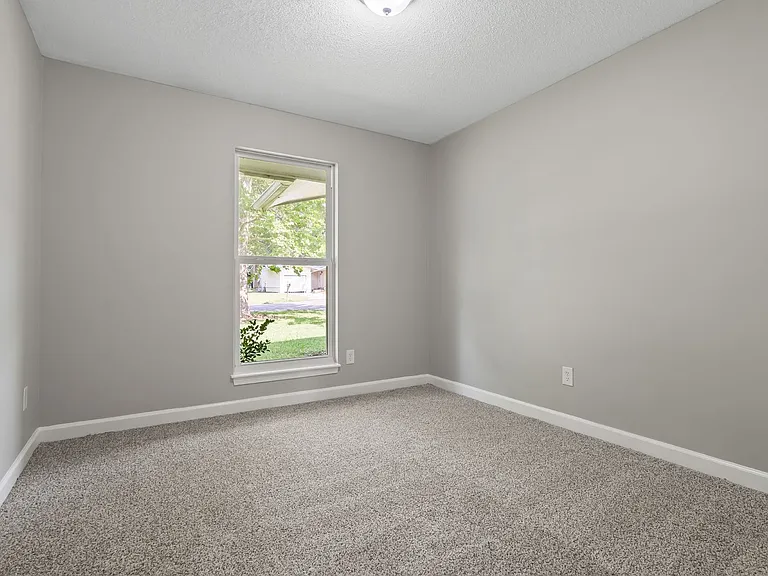 102 Sterling Rd — Photo 19