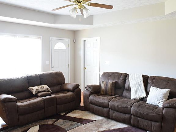4th image of 7124 Oak Side Dr