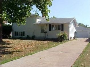 811 West Dr, Sheffield Lake, OH 44054