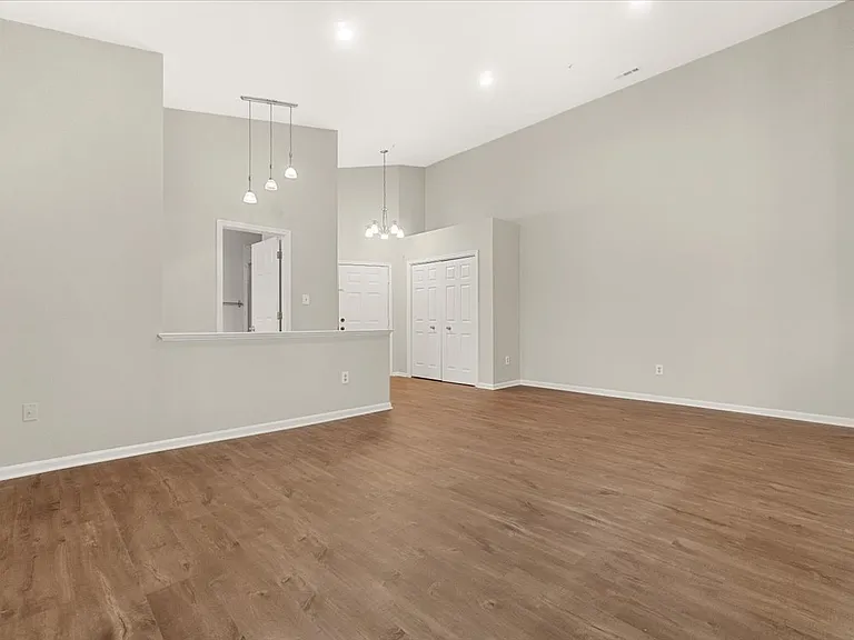 2400 Dominion Dr #3E — Photo 8