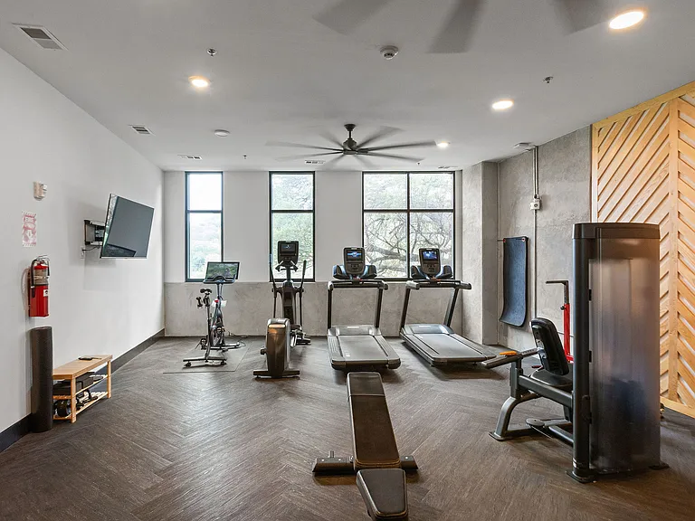 2500 Longview St #202 — Photo 35