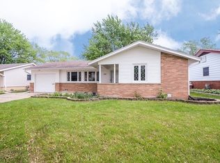 255 Holly Ln, Elk Grove Village, IL 60007