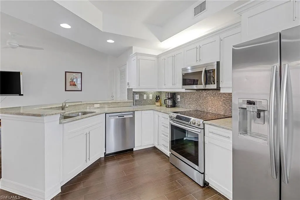 1 bed, 1.0 bath, 852 sqft, $5,500 — Photo 3