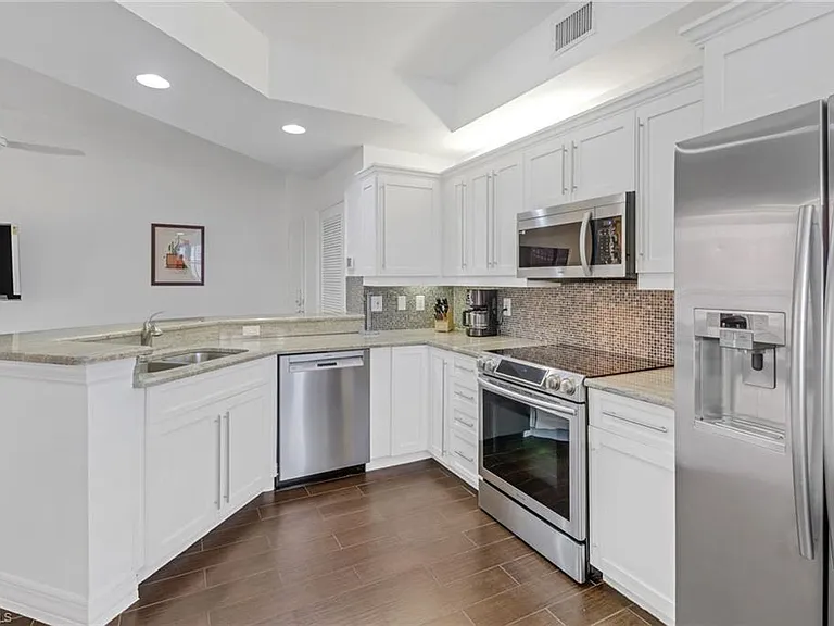 450 Bayfront Pl #4201 — Photo 3
