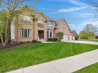 1129 Twin Elms Ln, Batavia, IL 60510