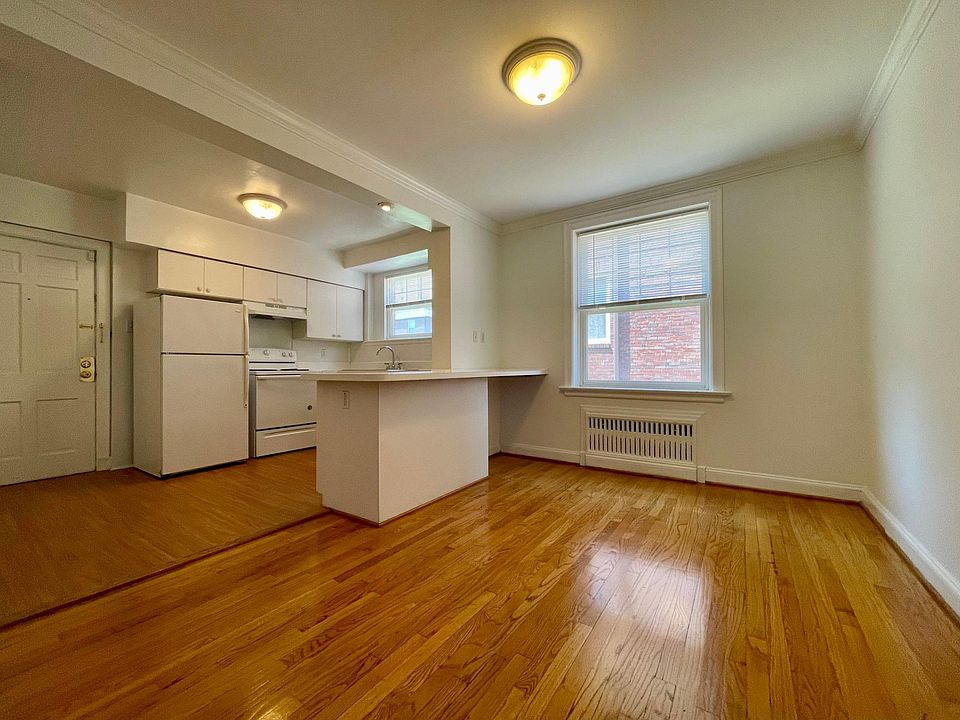 1st image of 803 Westwood Dr APT 2