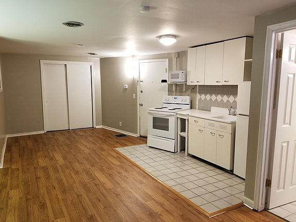 2nd image of 3863 Farnam St #B