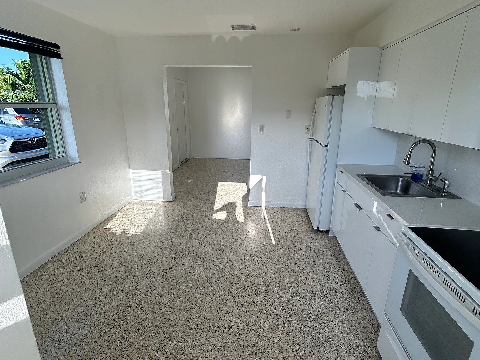 2 bed, 750 sqft, $2,700 — Photo 1