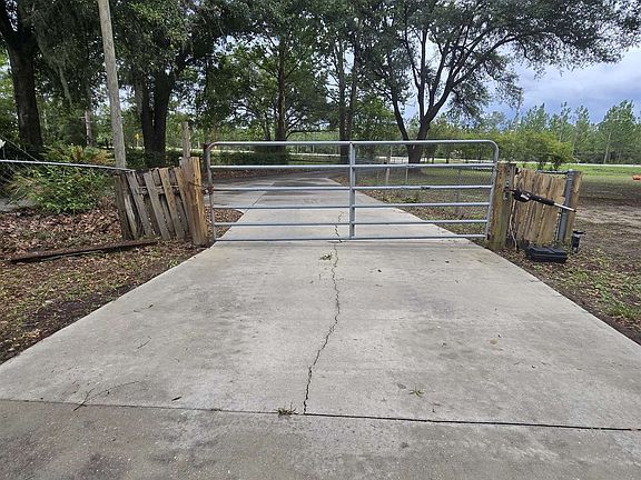 3rd image of 8049 Blountstown Hwy