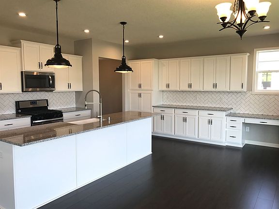 2nd image of 602 Parkview Ct