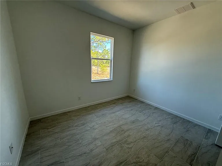 1115 Cove St E — Photo 15