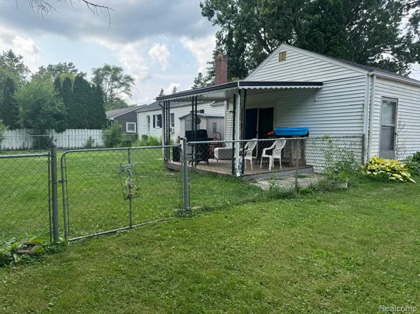 574 Wilson Ave, Mount Morris, MI 48458