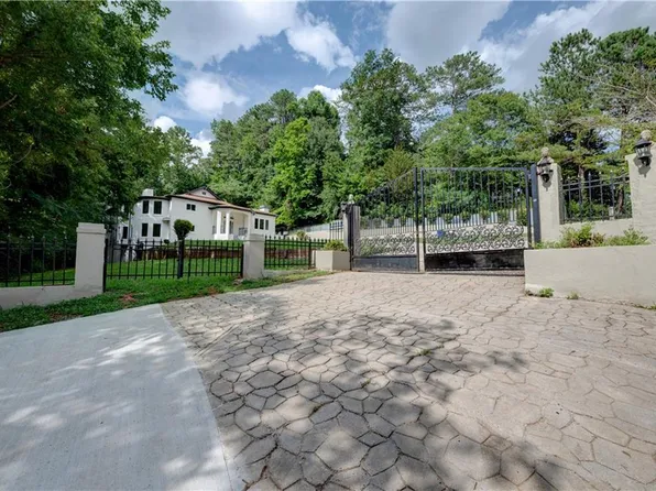 5075 Greentree Trl, College Park, GA 30349