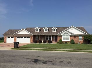 135 S Timberview Dr, Staunton, IL 62088