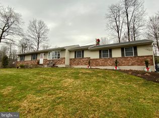 25 Stone Edge Rd, Sellersville, PA 18960
