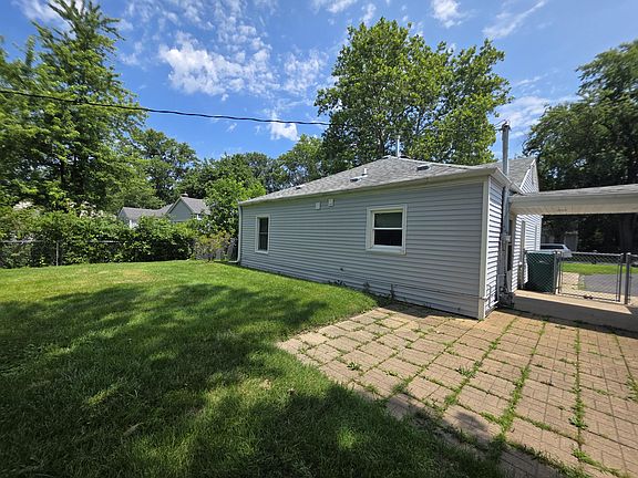 3rd image of 58 Deerpath Rd