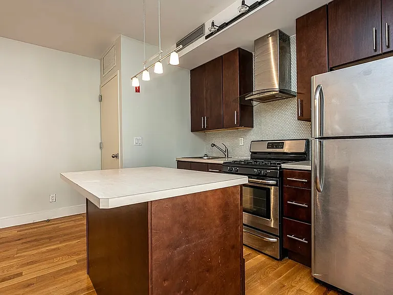 20 Fayette St #3R — Photo 2