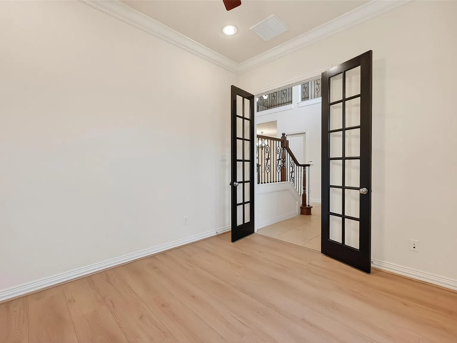 5 bed, 4.5 bath, 4010 sqft, $6,000 — Photo 4