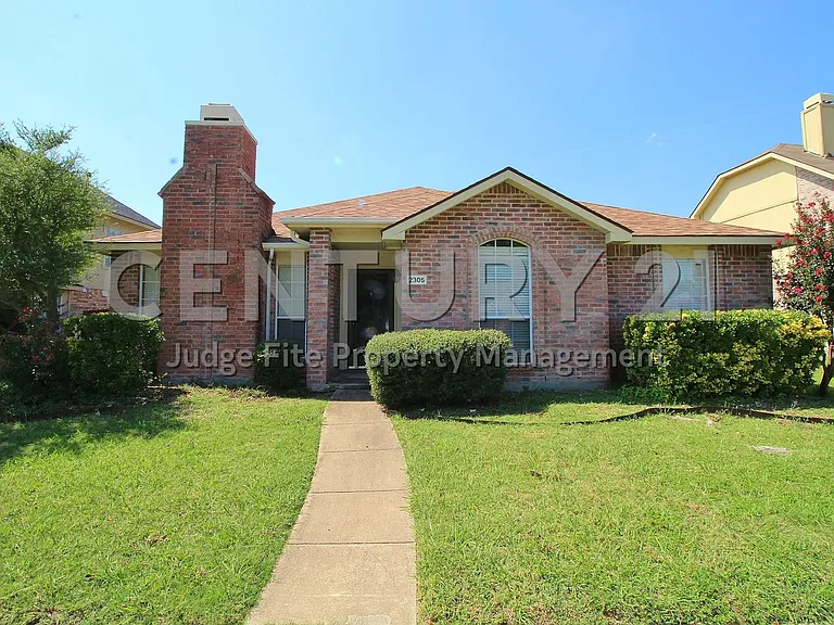 2305 Valley Creek Dr — Photo 1