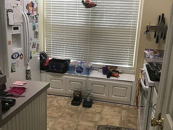 4th image of 23128 Dover Dr