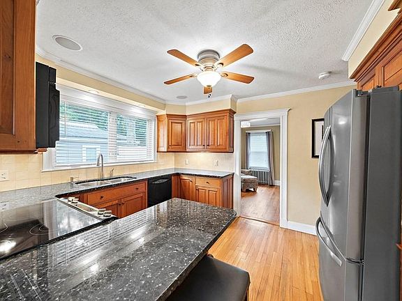 3rd image of 361 Pond St #0