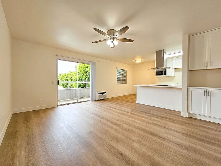 Parklane Apartments — Photo 59
