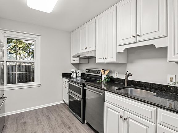 5th image of 35 Marwood Ct