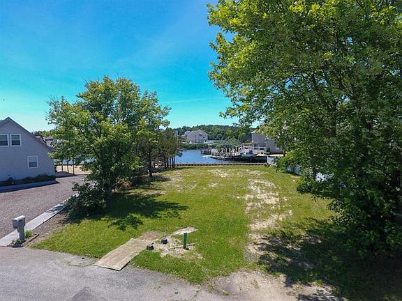 3rd image of 104 Hunter Ct