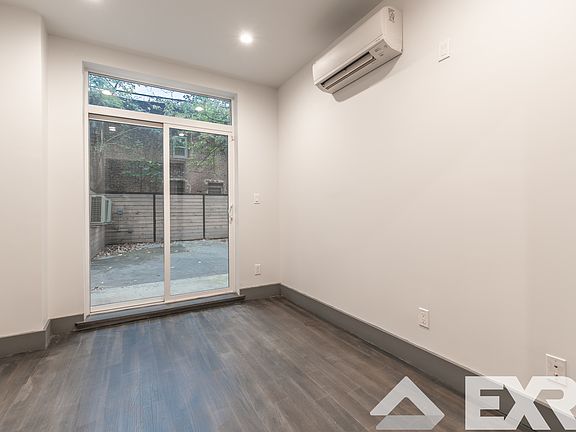 4th image of 523 Willoughby Ave #1B