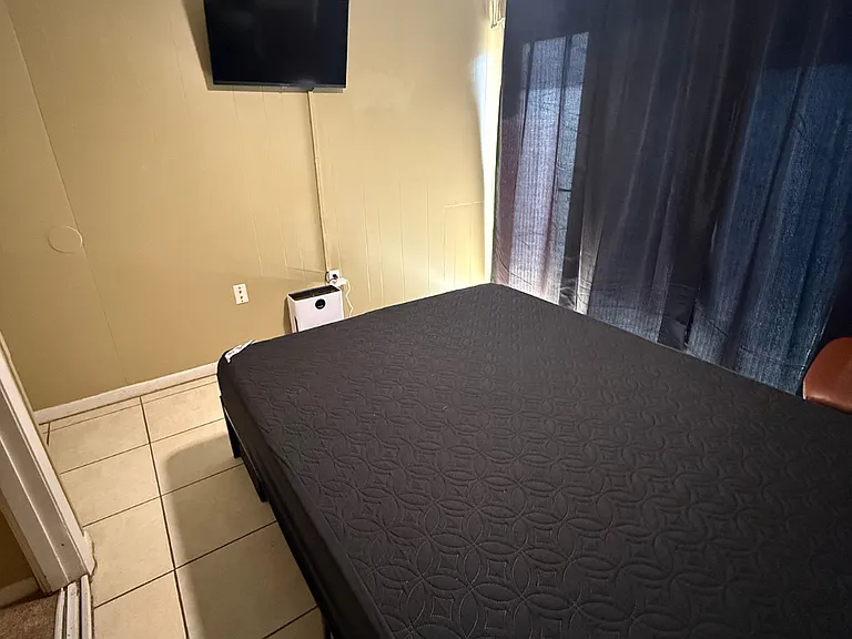 Bedroom #2- Smart TV, desk and chair