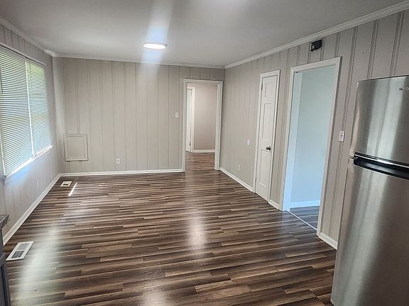 4th image of 1901 Canterbury Cir NW
