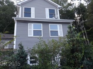 26 Oak St, Bloomingdale, NJ 07403