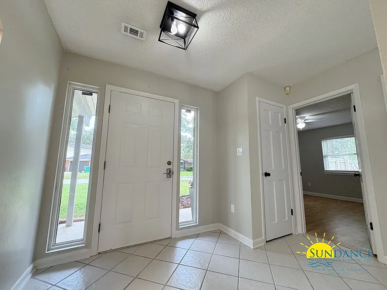 1501 Royal Palm Dr — Photo 2