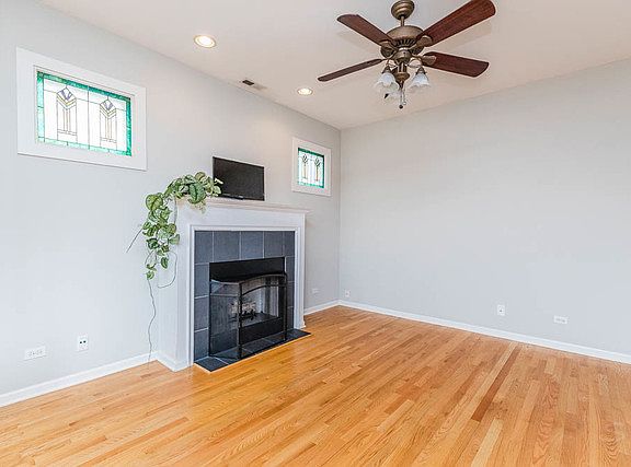 5th image of 4869 N Rockwell St #1-4