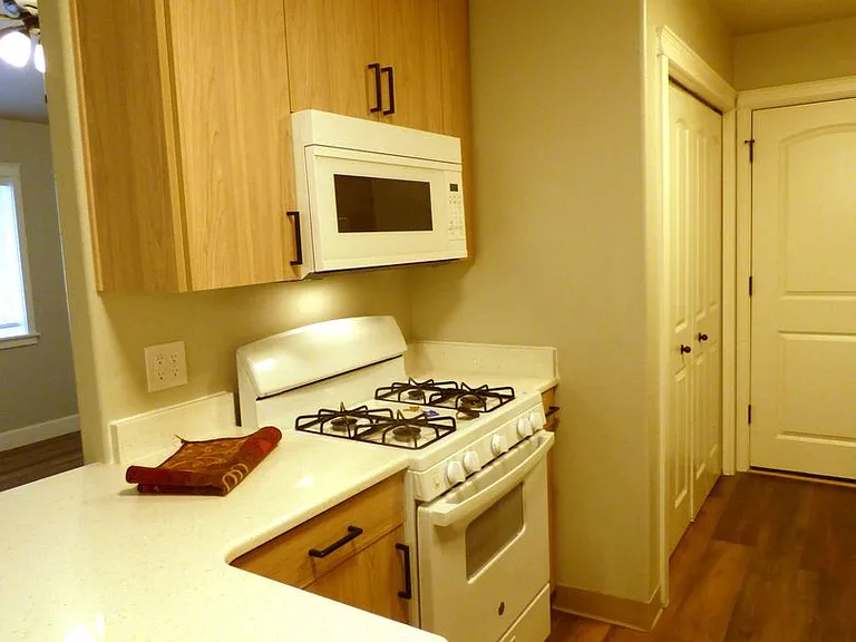 3576-3578 Fisher Ct NE — Photo 12