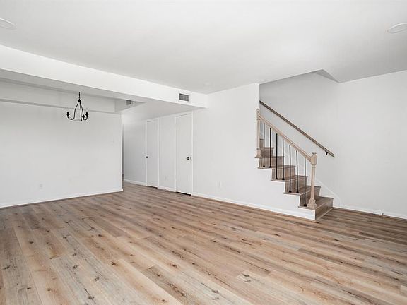 3rd image of 10331 Longmont Dr #35/2